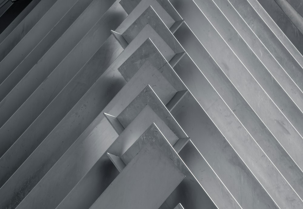 Planchas metálicas delgadas apiladas